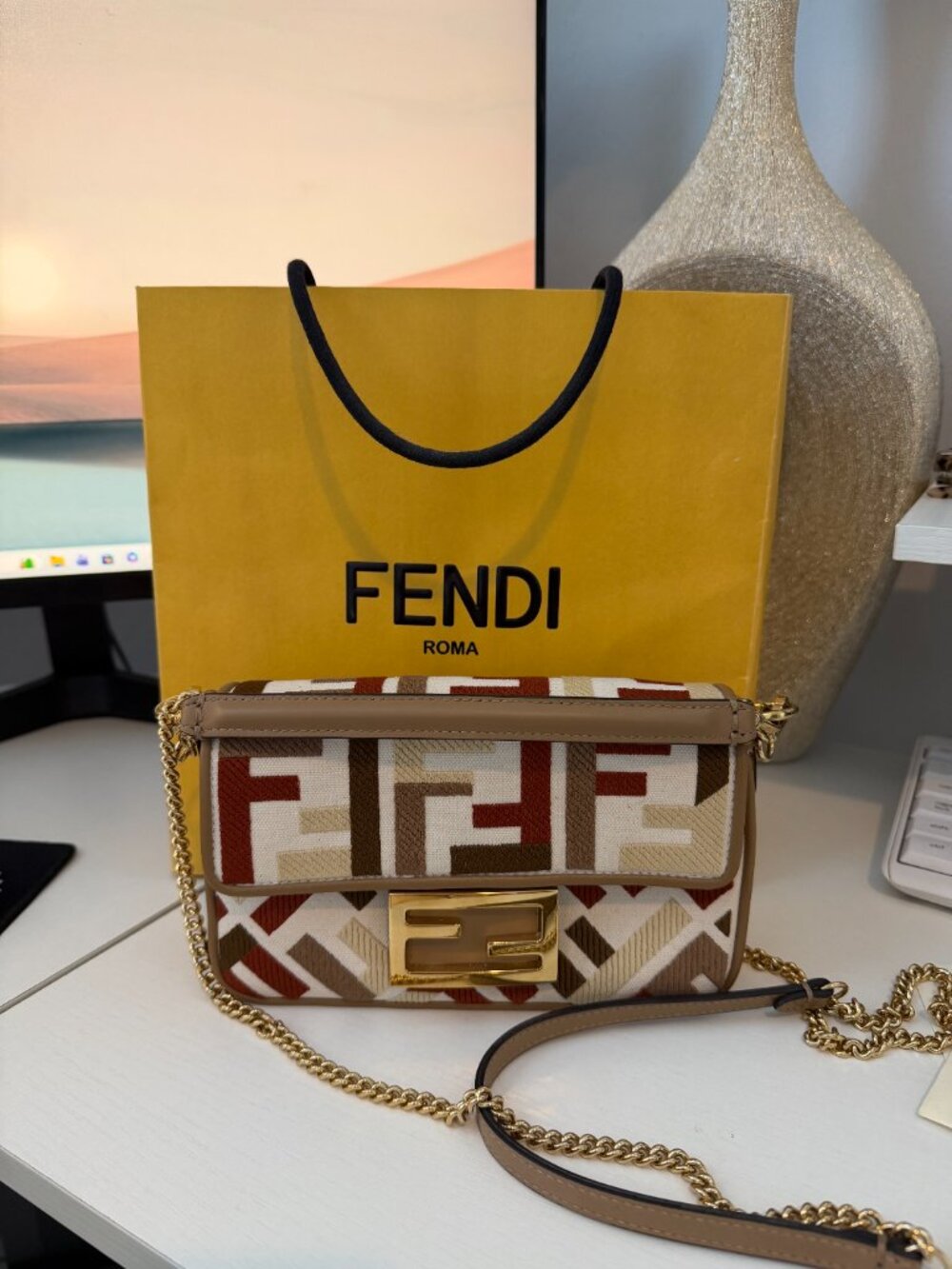 Fendi Roma Seasonal Bag- will never be made again - Picture 4 of 6